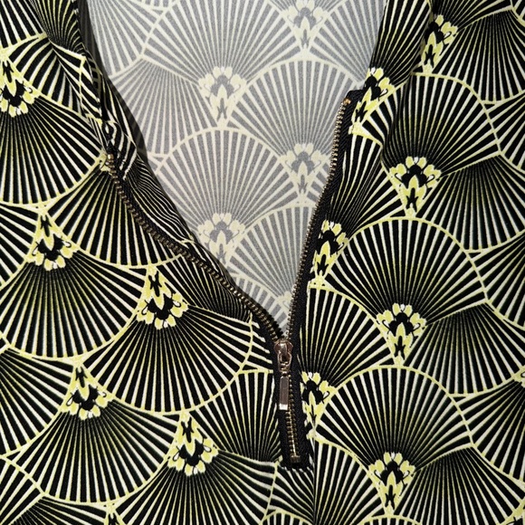 Carolyn Taylor Black and Green Patterned Top - Picture 4 of 4